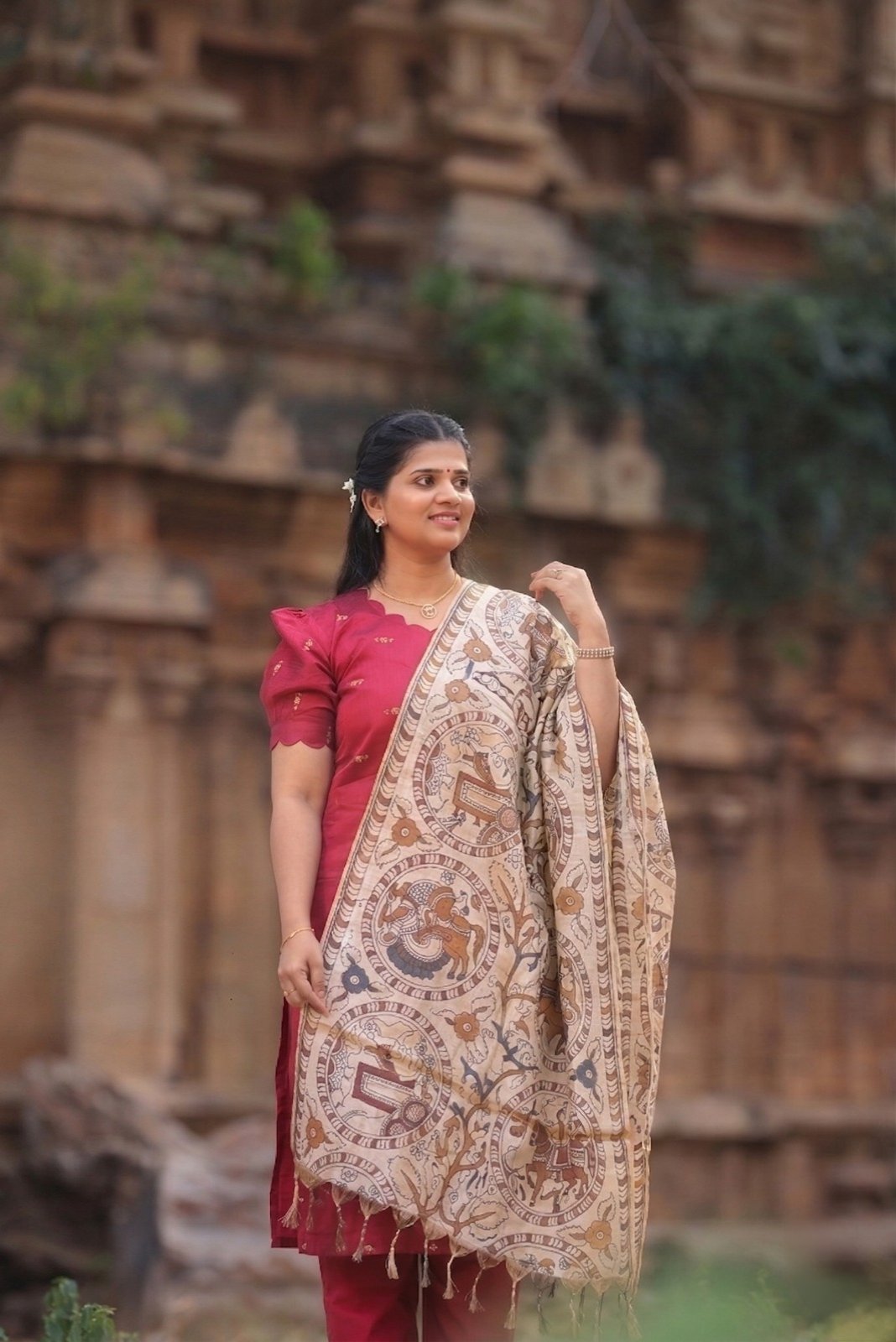 Red kurta set with Kalamkari Shawl