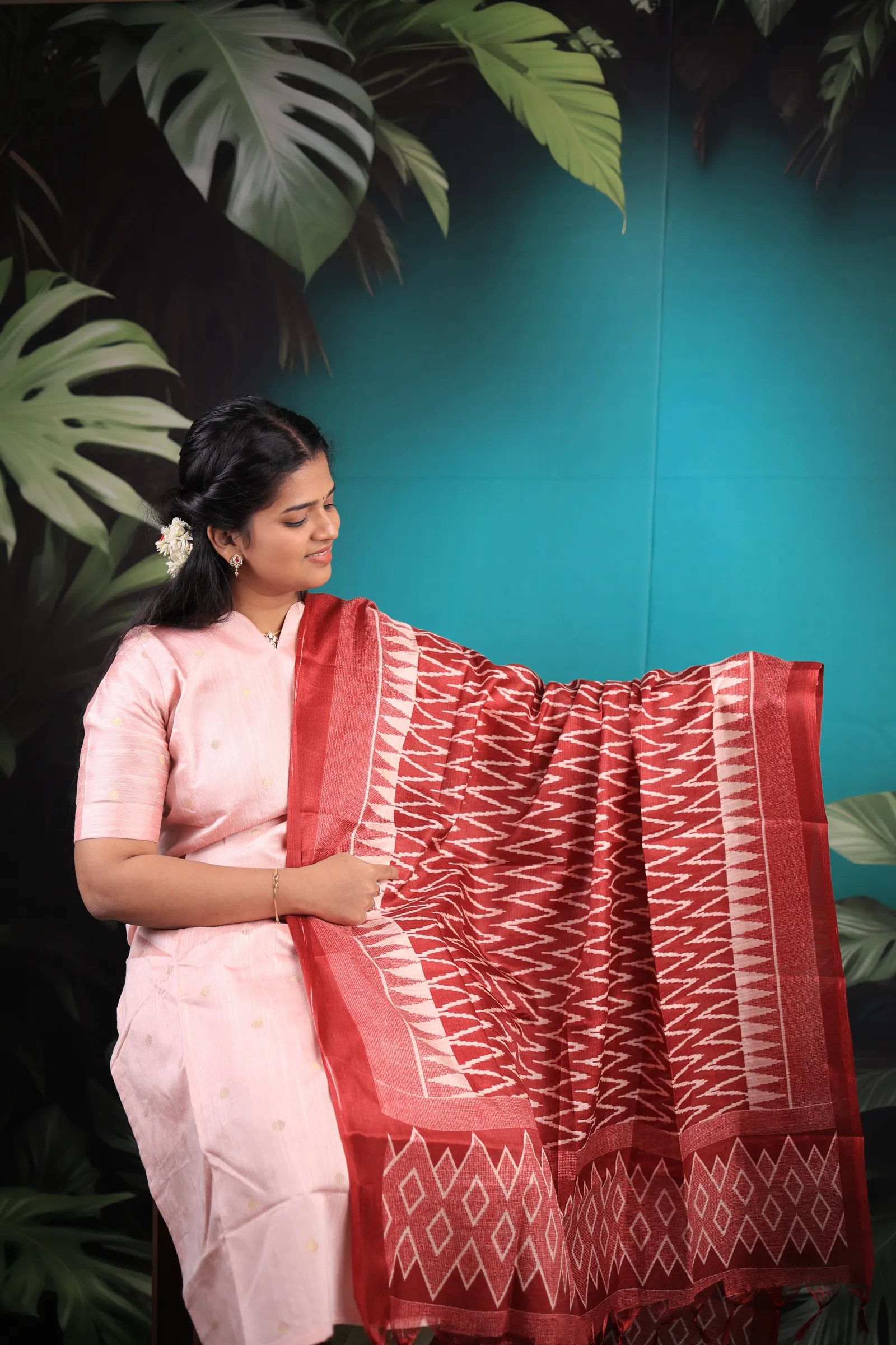 Onion Pink kurta with Red shawl