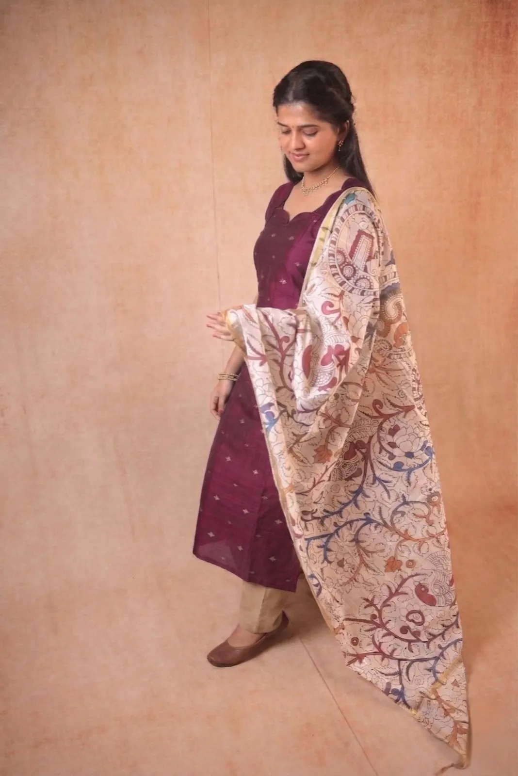 Wine kurta with kalamkari shawl