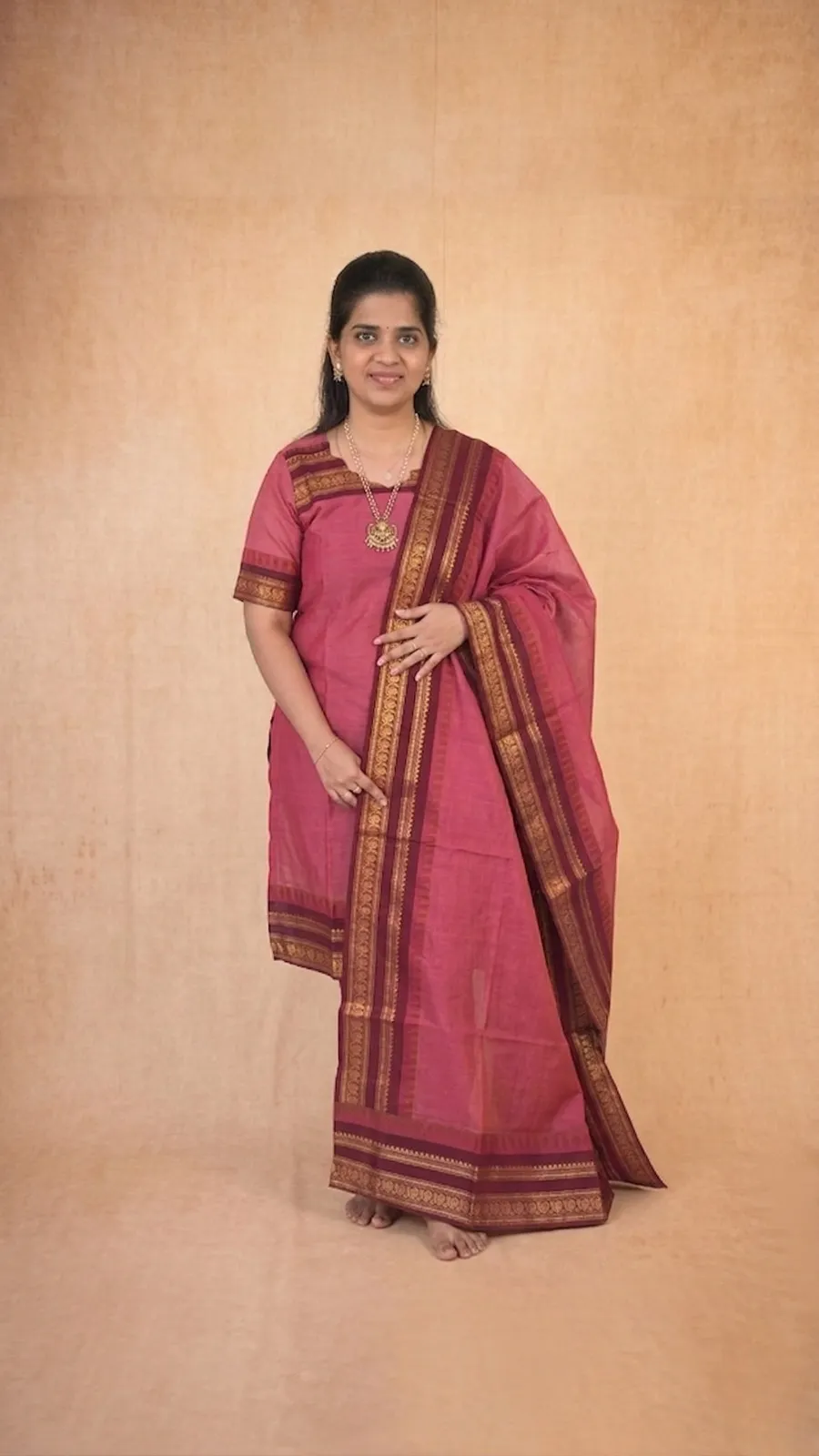 Vintage Pink Kurta with Maroon Shawl